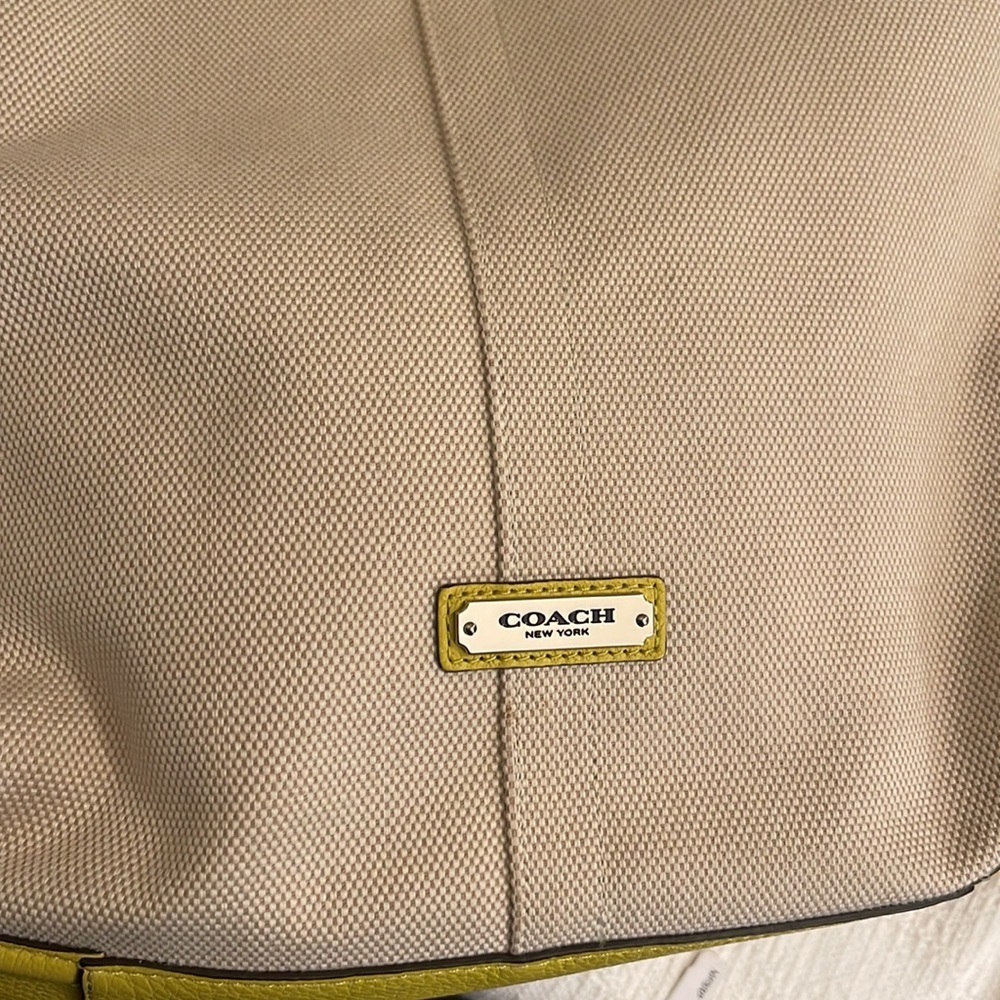 COACH - Avery Hobo in canvas and chartreuse -F28911- EUC❤️ - Picture 11 of 11